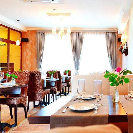 Hotel Ajur Odessa Extérieur photo