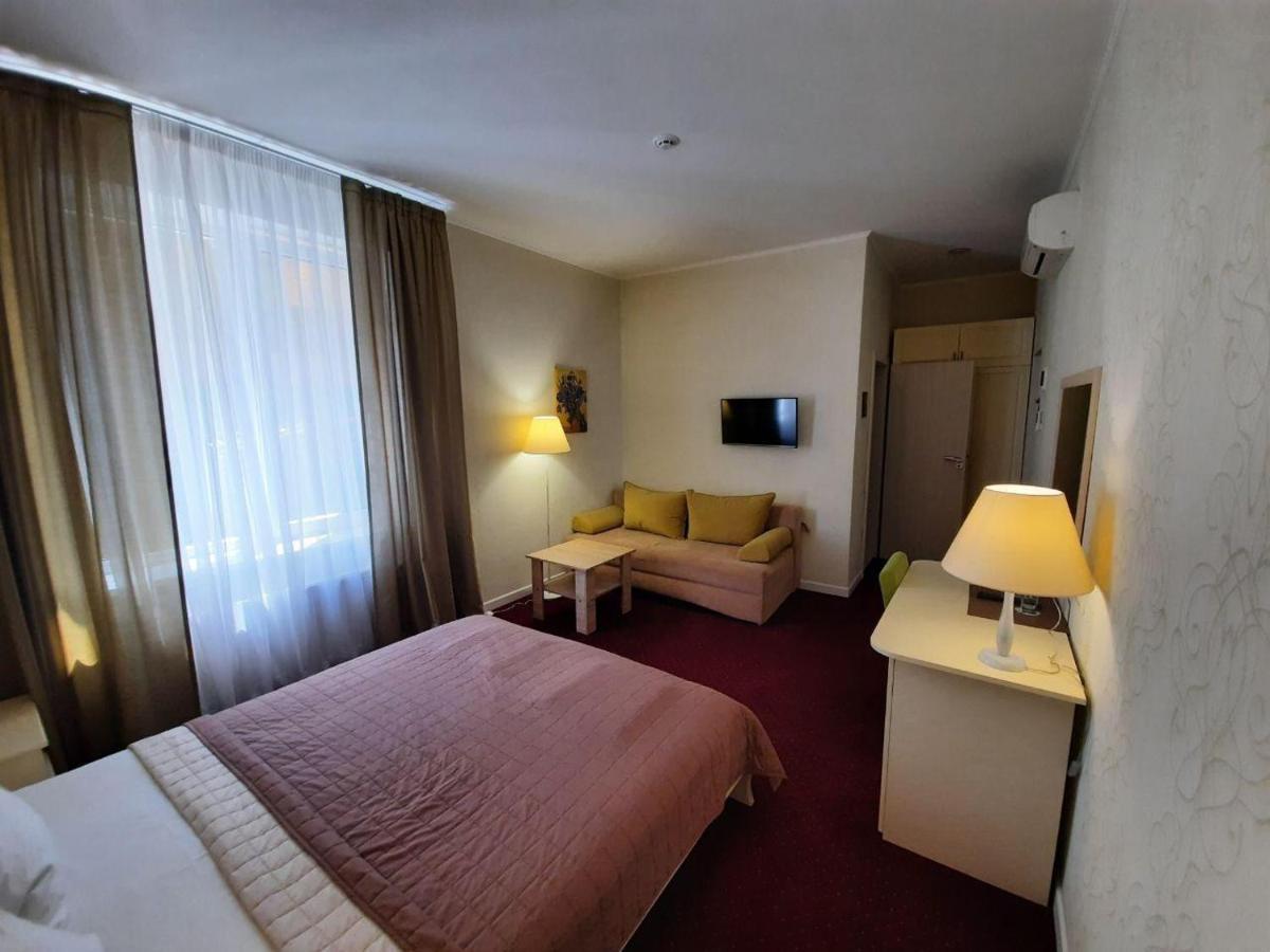 Hotel Ajur Odessa Extérieur photo