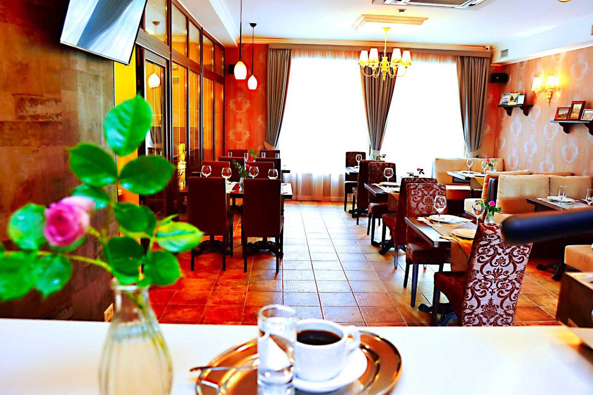 Hotel Ajur Odessa Extérieur photo