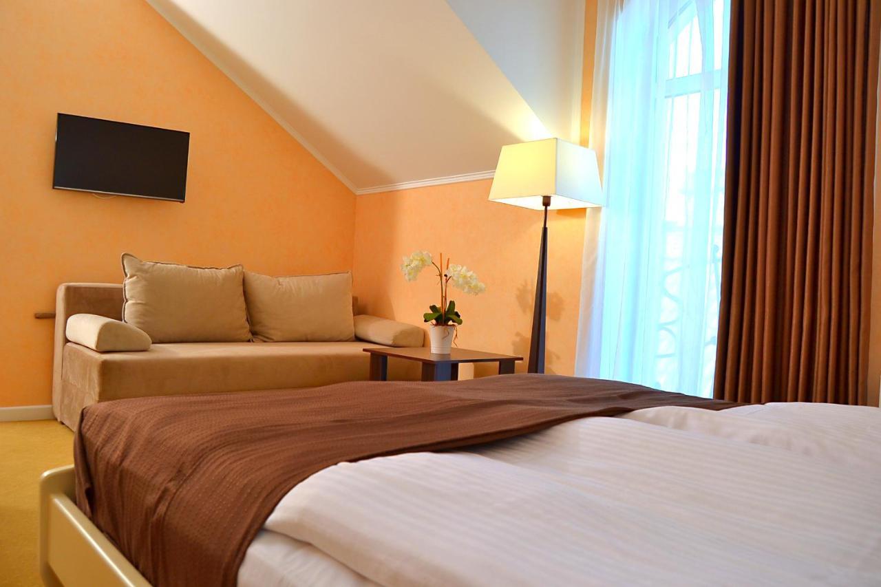 Hotel Ajur Odessa Extérieur photo