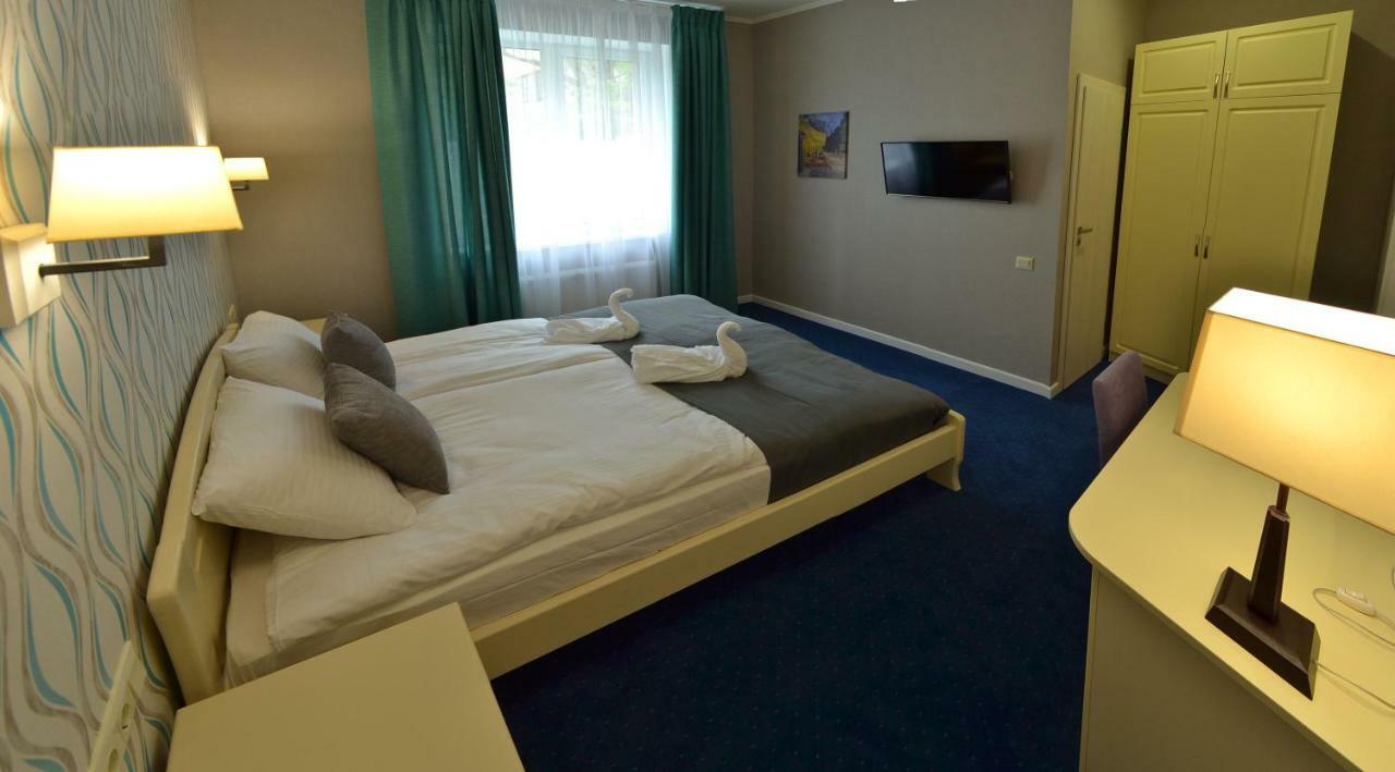 Hotel Ajur Odessa Extérieur photo