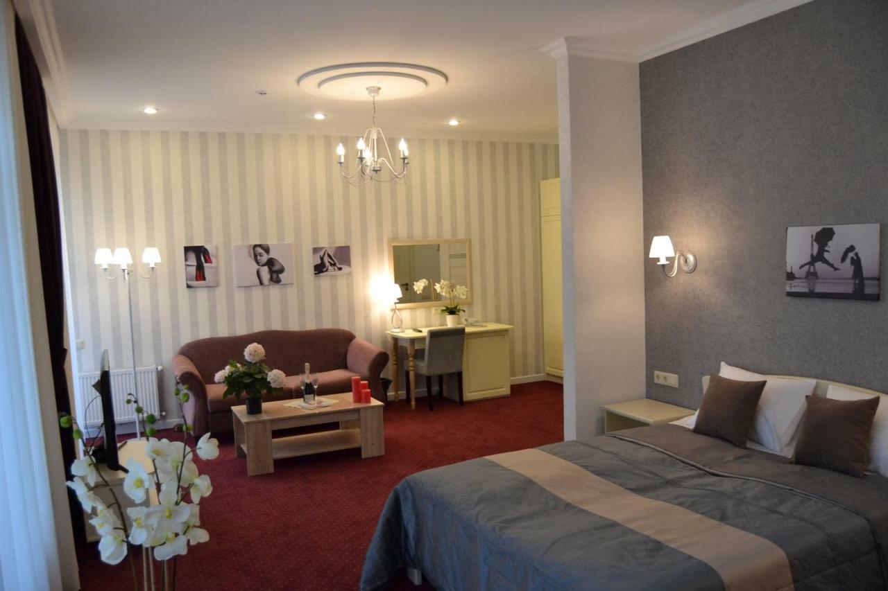 Hotel Ajur Odessa Extérieur photo