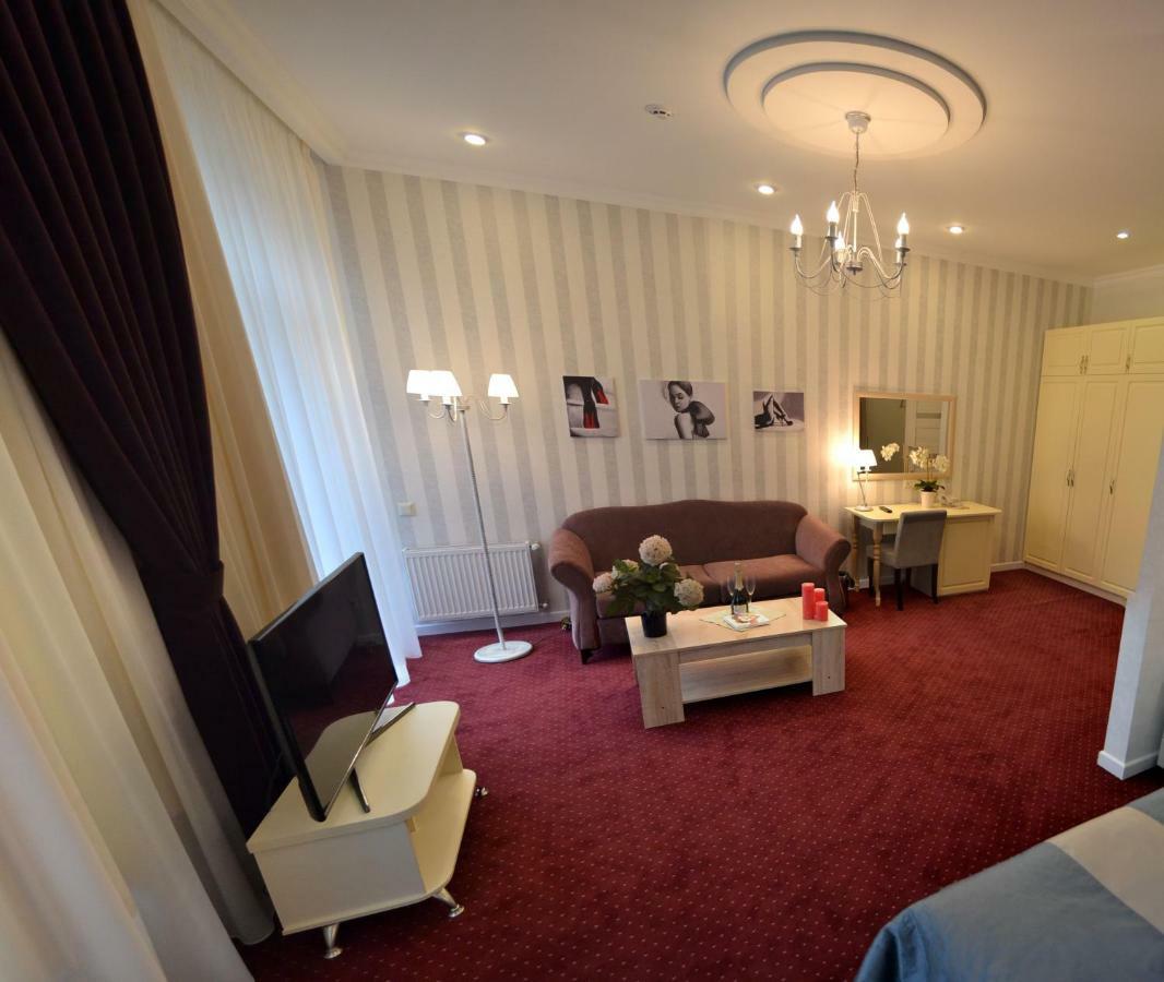 Hotel Ajur Odessa Extérieur photo